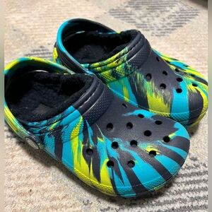 Sherpa lined kids Crocs Size 11